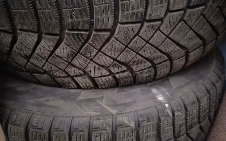 Зимние шины pirelli с дисками и колпаками за 110 000 тг. в Алматы