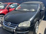 Volkswagen Jetta 2006 годаүшін2 100 000 тг. в Караганда
