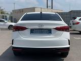 Hyundai Accent 2022 года за 8 590 000 тг. в Шымкент – фото 3