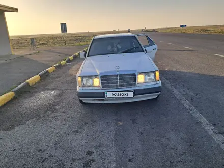 Mercedes-Benz E 200 1992 года за 1 750 000 тг. в Айтеке би – фото 2