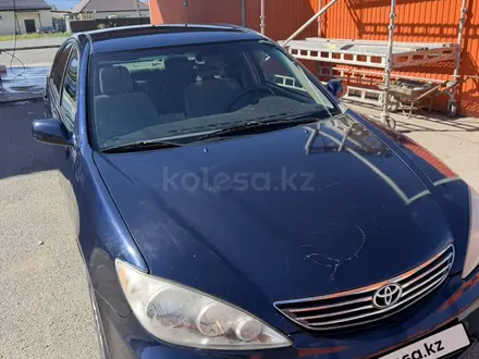 Toyota Camry 2004 года за 4 000 000 тг. в Атырау – фото 2