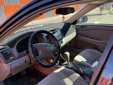 Toyota Camry 2004 года за 4 000 000 тг. в Атырау – фото 7