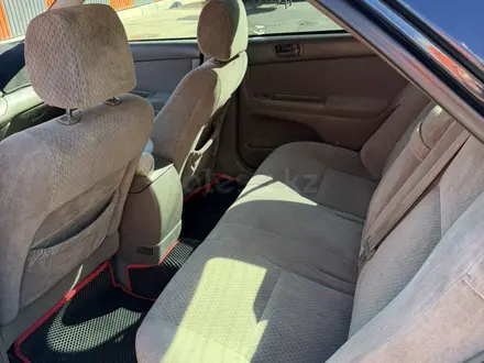 Toyota Camry 2004 года за 4 000 000 тг. в Атырау – фото 8