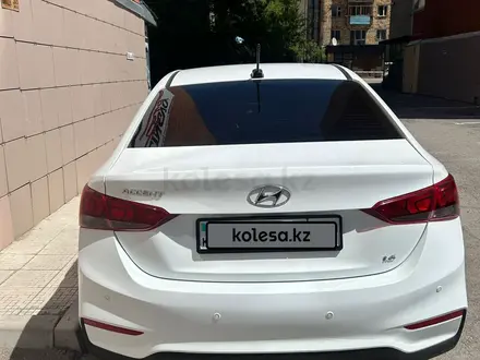 Hyundai Accent 2018 года за 5 750 000 тг. в Караганда – фото 3
