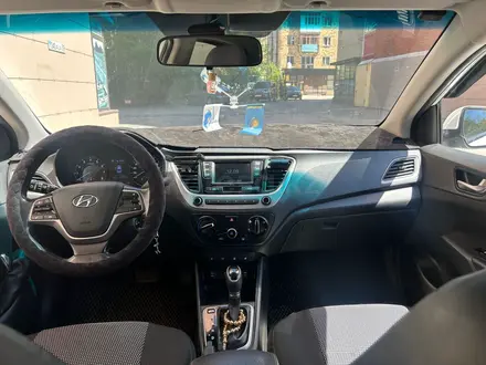 Hyundai Accent 2018 года за 5 750 000 тг. в Караганда – фото 4
