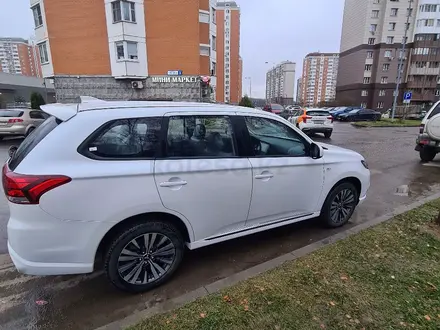 Mitsubishi Outlander 2022 года за 10 800 000 тг. в Уральск – фото 3