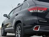 Toyota Highlander 2019 года за 10 800 000 тг. в Актобе – фото 2