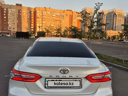 Toyota Camry 2018 года за 13 500 000 тг. в Астана – фото 3