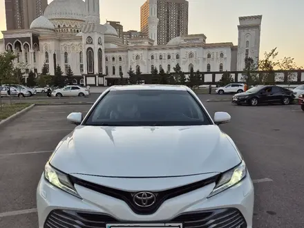 Toyota Camry 2018 года за 13 500 000 тг. в Астана – фото 4