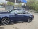 Hyundai Sonata 2021 года за 9 500 000 тг. в Алматы – фото 2