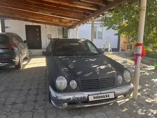 Mercedes-Benz E 320