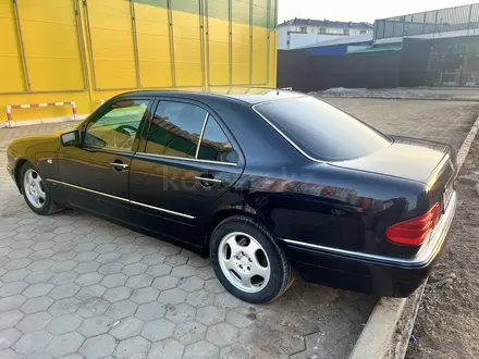 Mercedes-Benz E 280 1998 года за 2 950 000 тг. в Уральск