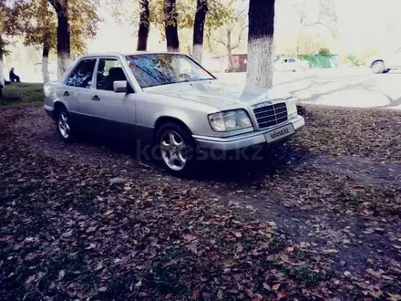 Mercedes-Benz E 220 1994 года за 2 500 000 тг. в Алматы – фото 2