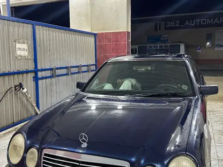 Mercedes-Benz E 320 1996 года за 2 600 000 тг. в Актау