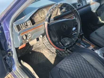 Mercedes-Benz E 220 1992 года за 1 750 000 тг. в Караганда – фото 4