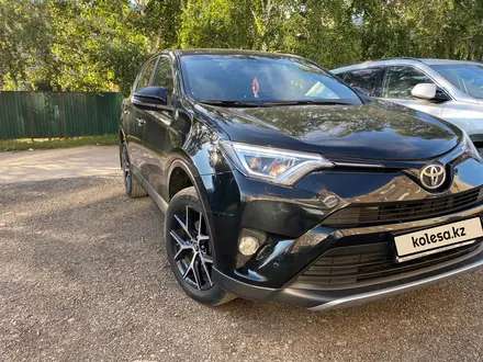 Toyota RAV4 2018 года за 13 500 000 тг. в Кокшетау