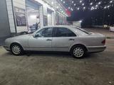 Mercedes-Benz E 230 1998 года за 2 150 000 тг. в Шымкент – фото 2