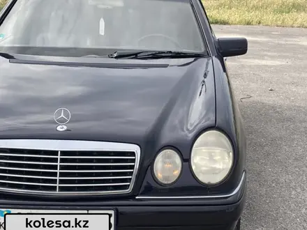 Mercedes-Benz E 230 1997 года за 2 800 000 тг. в Шымкент – фото 3