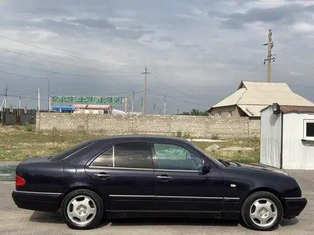 Mercedes-Benz E 230 1997 года за 2 800 000 тг. в Шымкент – фото 13