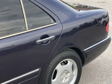 Mercedes-Benz E 230 1997 года за 2 800 000 тг. в Шымкент – фото 19