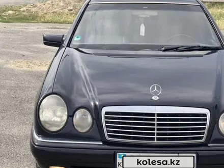 Mercedes-Benz E 230 1997 года за 2 800 000 тг. в Шымкент – фото 2