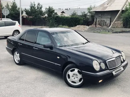 Mercedes-Benz E 230 1997 года за 2 800 000 тг. в Шымкент