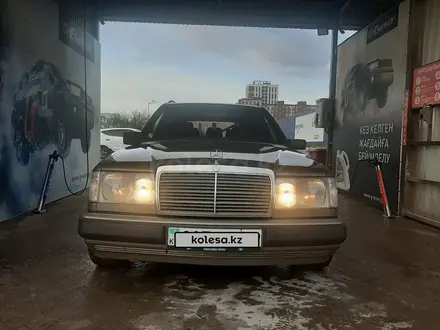 Mercedes-Benz E 200 1992 года за 3 100 000 тг. в Караганда – фото 2