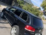 Volkswagen Touareg 2005 года за 3 300 000 тг. в Шымкент – фото 3