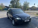 Volkswagen Touareg 2005 года за 3 300 000 тг. в Шымкент