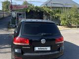 Volkswagen Touareg 2005 года за 3 300 000 тг. в Шымкент – фото 2