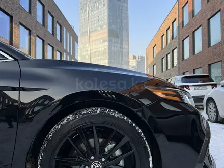 Toyota Camry 2021 года за 16 500 000 тг. в Шымкент – фото 3