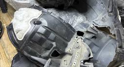 Подкрылки на Lexus Ls460 за 1 000 тг. в Алматы
