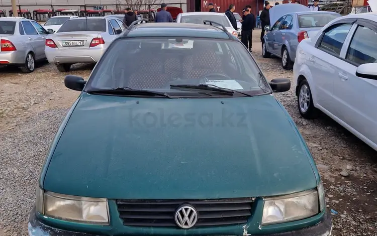 Volkswagen Passat 1995 годаfor1 300 000 тг. в Шымкент