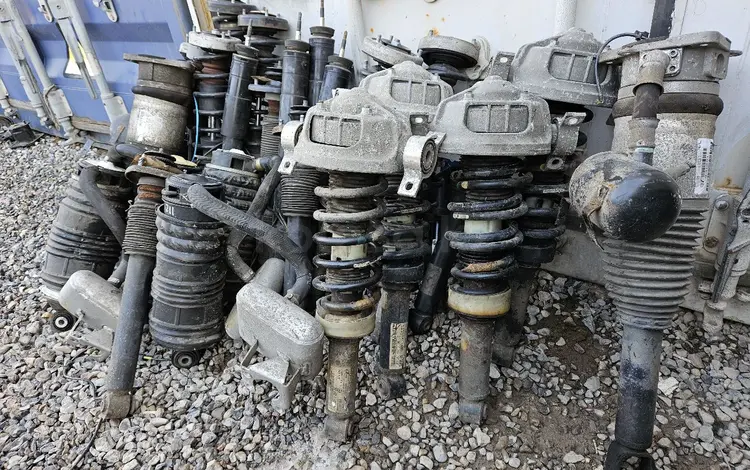 Амортизаторы и пружины на Audi Q7 за 811 тг. в Шымкент