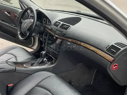 Mercedes-Benz E 240 2002 года за 5 100 000 тг. в Караганда – фото 10