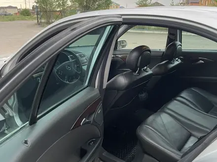 Mercedes-Benz E 240 2002 года за 5 100 000 тг. в Караганда – фото 13