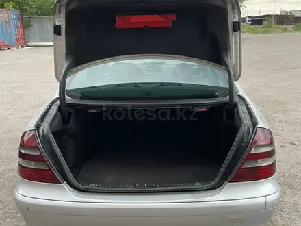 Mercedes-Benz E 240 2002 года за 5 100 000 тг. в Караганда – фото 17