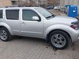 Nissan Pathfinder 2005 года за 8 000 000 тг. в Усть-Каменогорск – фото 2