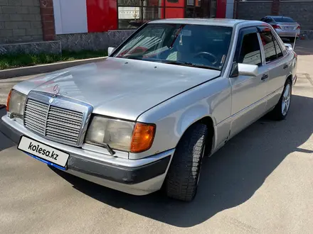 Mercedes-Benz E 260 1988 года за 1 700 000 тг. в Алматы