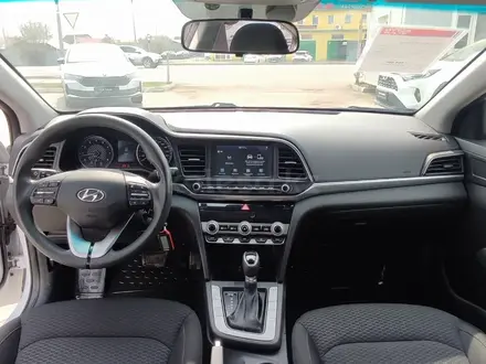 Hyundai Elantra 2020 года за 7 800 000 тг. в Уральск – фото 10