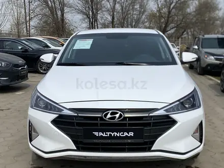 Hyundai Elantra 2020 года за 7 800 000 тг. в Уральск – фото 2