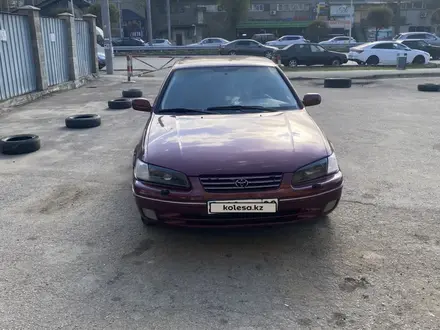 Toyota Camry 1997 года за 3 200 000 тг. в Алматы – фото 2