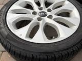 Комплект шин с дисками оригинал kia yokohama за 310 000 тг. в Алматы – фото 2