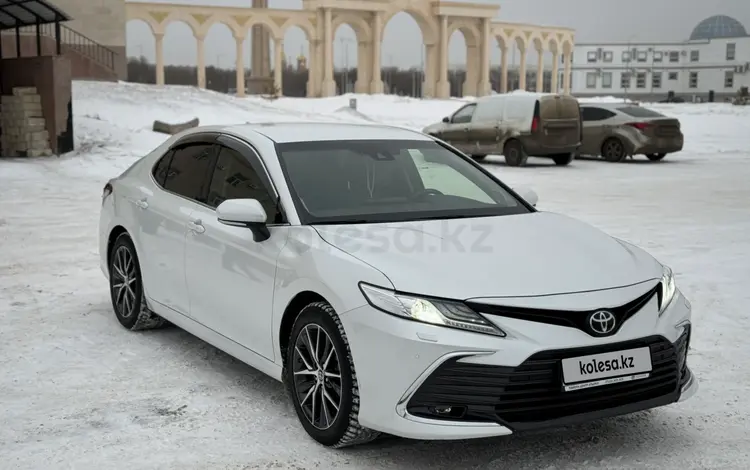 Toyota Camry 2023 года за 18 800 000 тг. в Актобе