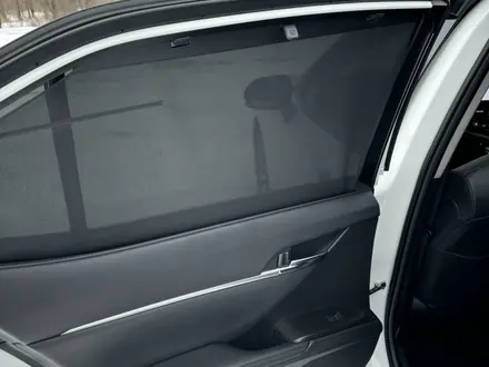 Toyota Camry 2023 года за 18 800 000 тг. в Актобе – фото 8