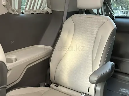 Kia Carnival 2022 года за 30 500 000 тг. в Алматы – фото 63