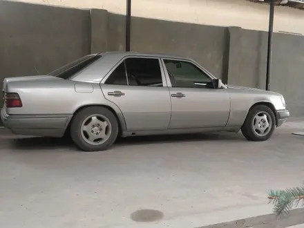 Mercedes-Benz E 280 1993 года за 2 400 000 тг. в Сарыагаш – фото 5