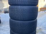 Комплект зимние шины 295/40/21 295/40R21 Michelin. за 180 000 тг. в Алматы