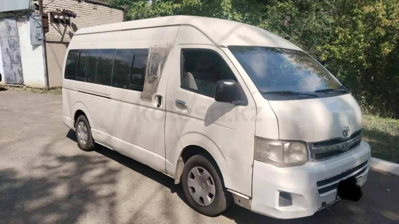 Toyota HiAce, 2011