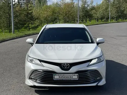 Toyota Camry 2018 года за 12 900 000 тг. в Астана – фото 2